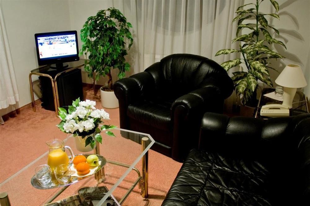 Interhotel America Pisek  Bagian luar foto