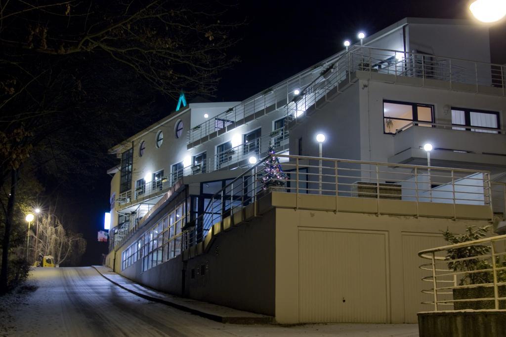Interhotel America Pisek  Bagian luar foto