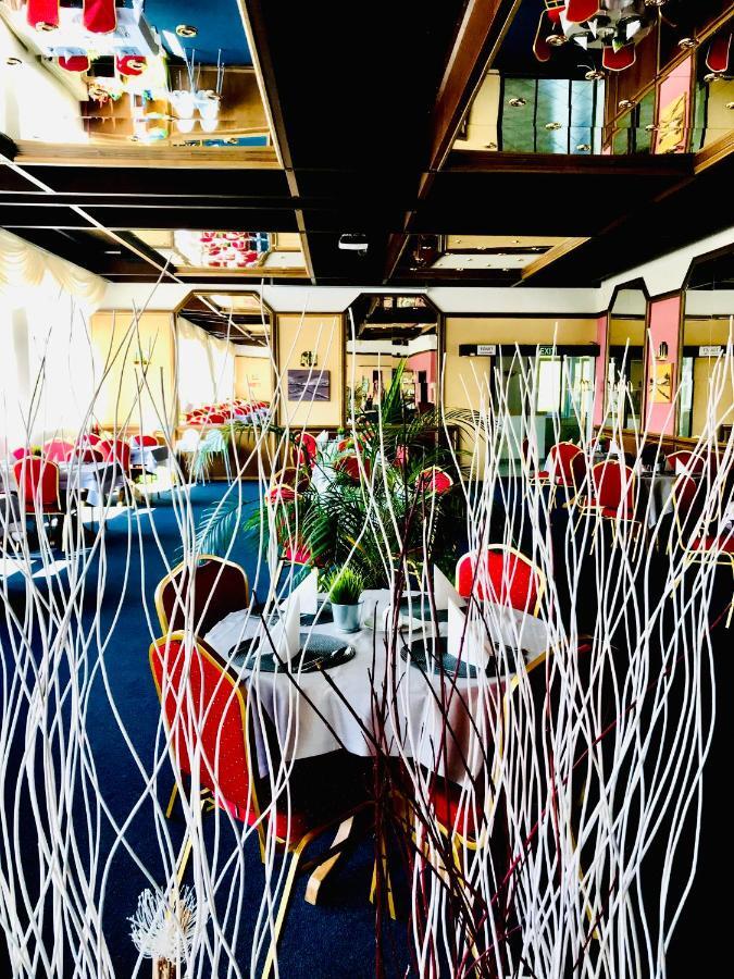 Interhotel America Pisek  Bagian luar foto