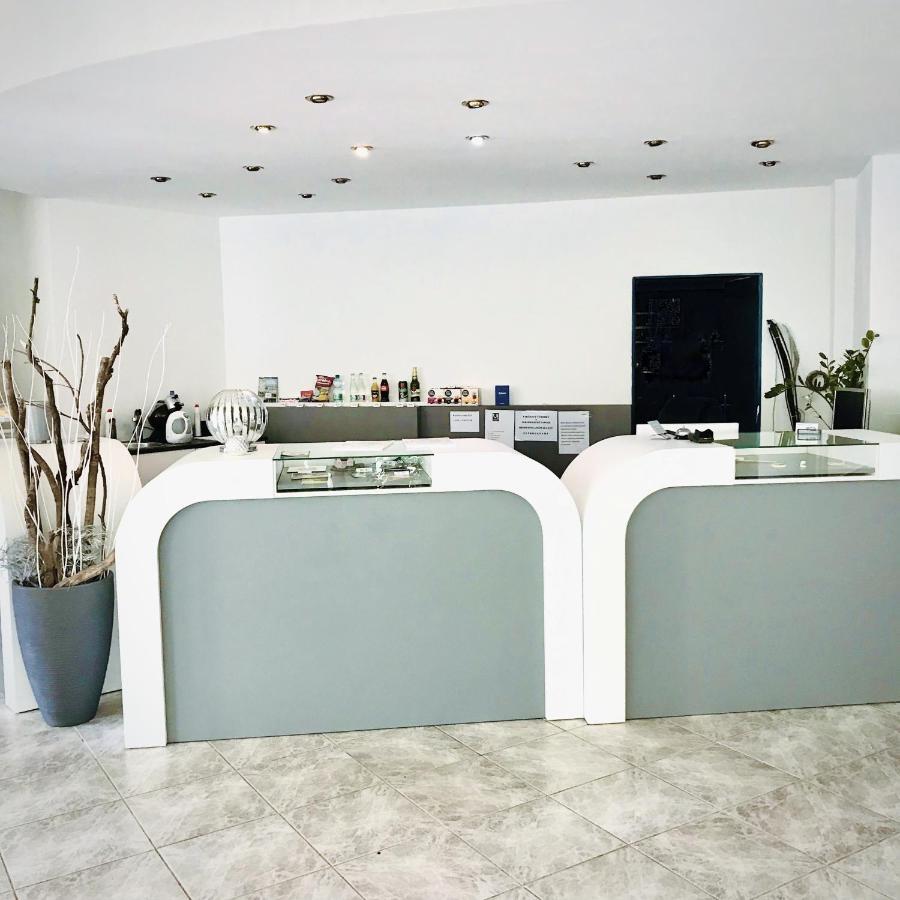 Interhotel America Pisek  Bagian luar foto